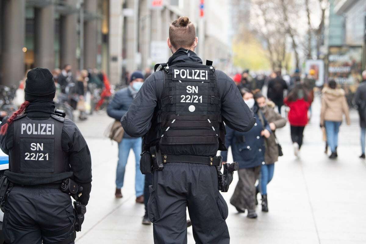 Was geschah auf der Prager Straße? Blutverschmierte Frau meldet sich bei Polizei