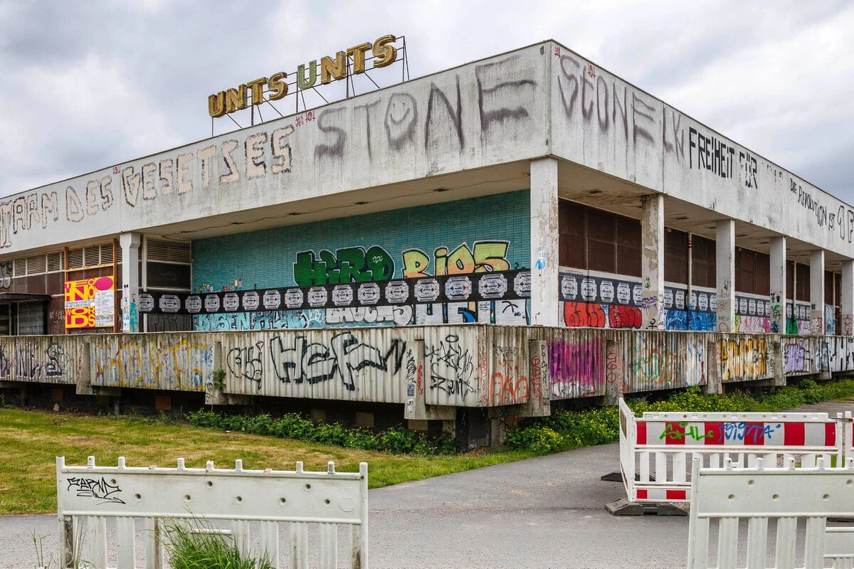 Ein Funken Hoffnung für den Erhalt der maroden Robotron-Kantine?