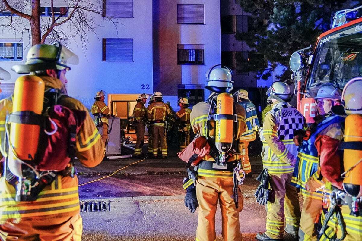 Bewohner retten sich aufs Dach: Wohnungsbrand in Esslingen!