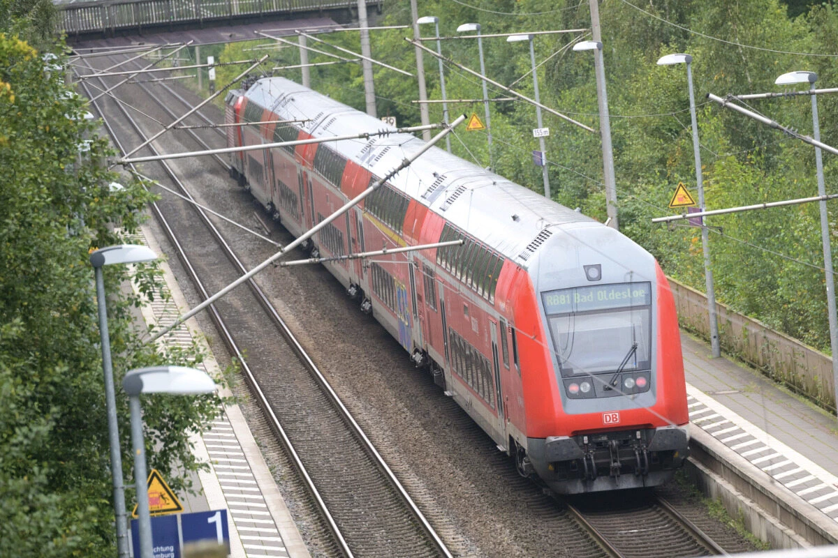 800 Fahrgäste müssen evakuiert werden! Bahn-Chaos rund um Hamburg