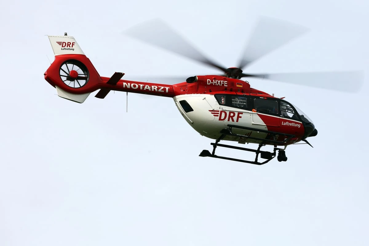 Motorrad-Crash auf A17! Fahrbahn gesperrt, Hubschrauber im Einsatz