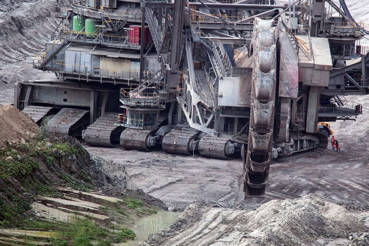 Umweltschützer gehen erneut auf die Barrikaden: Neue Klage gegen Hambacher Braunkohleabbau!