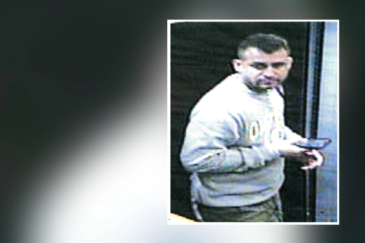 Dresdner Polizei fahndet nach Straßenbahn-Grabscher: Wer kennt diesen Mann?