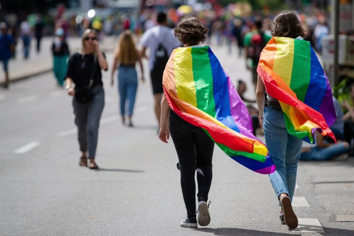 CSD-Wochenende in Stuttgart wird fortgesetzt - Polizei erhöht Präsenz