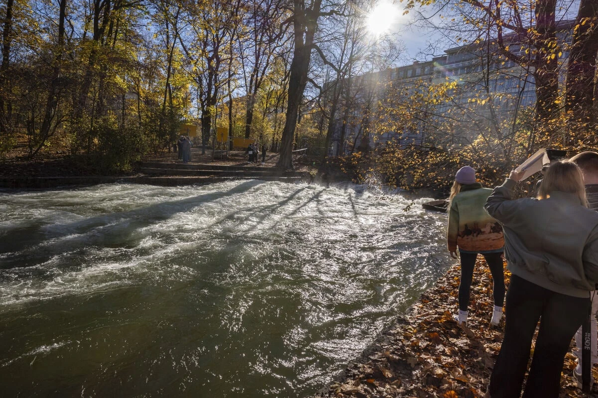 Eisbachwelle bleibt verschwunden: Erste Maßnahmen zeigen keinen Erfolg