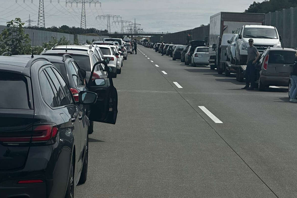 Achtung, Staugefahr! Verkehrschaos nach schwerem Unfall auf der A72 bei Borna