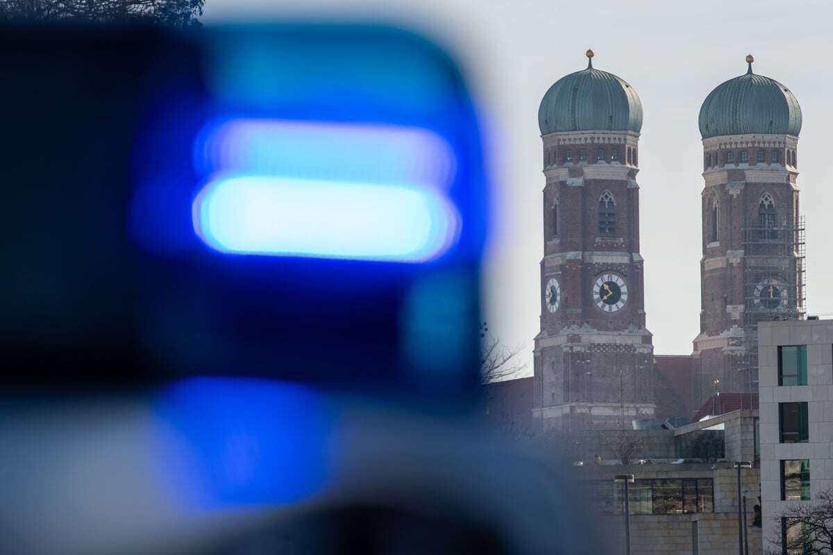 Zeuge hört Schüsse und alarmiert Polizei: Schlägerei vor Münchner Lokal eskaliert