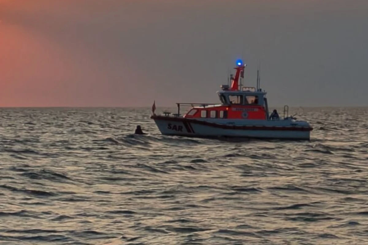 Stundenlange Suche in der Ostsee! Surfer wird immer weiter abgetrieben