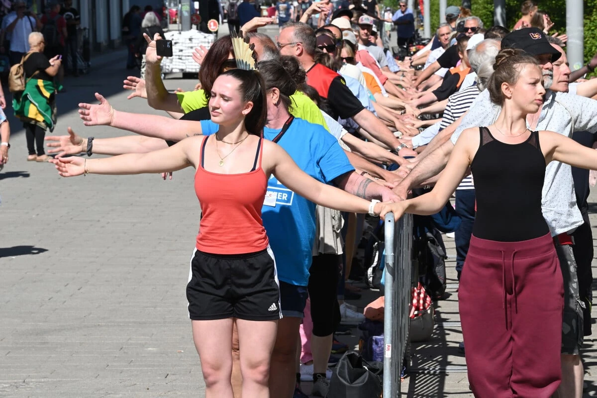 Tänzer am Bauzaun: Das war am Samstag in der City los