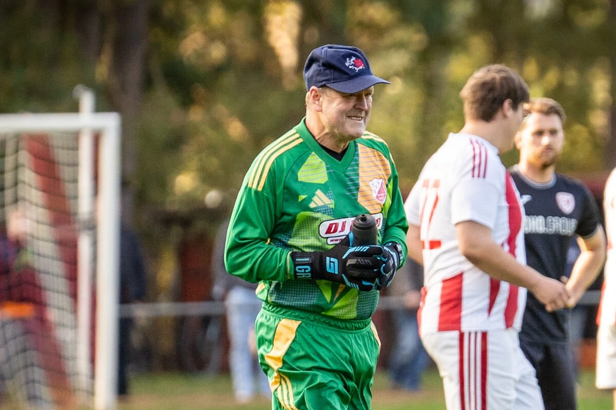 Mit 65 Jahren! Keeper hält im Landespokal gegen Regionalligisten