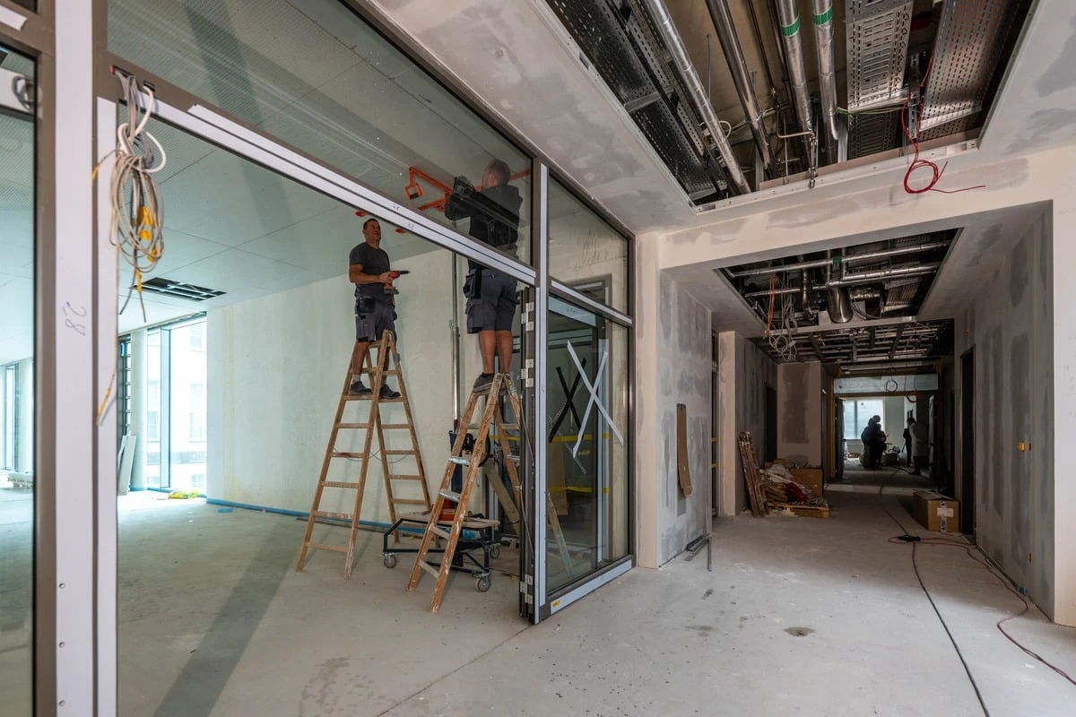 Kardiologie-Neubau: Bauarbeiter sehen Zeitplan skeptisch