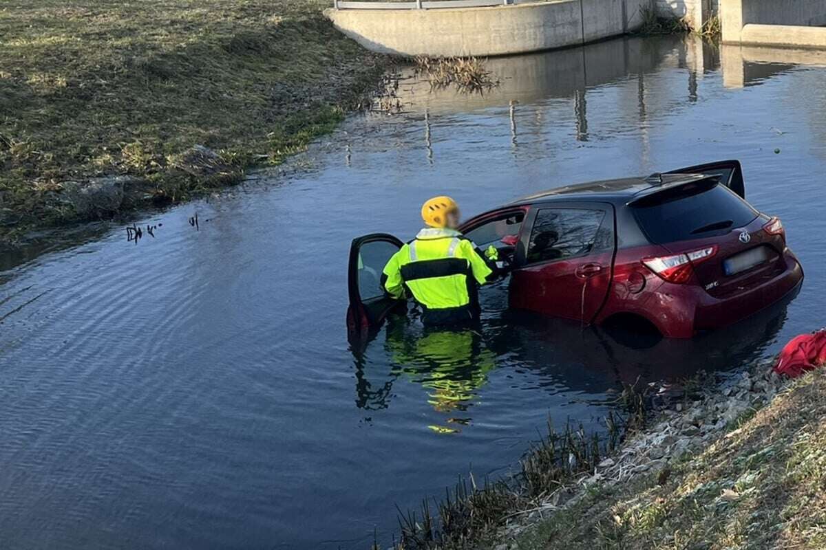 Toyota landet in Hoyerswerda im Kanal: Fahrer und Beifahrerin schwer verletzt