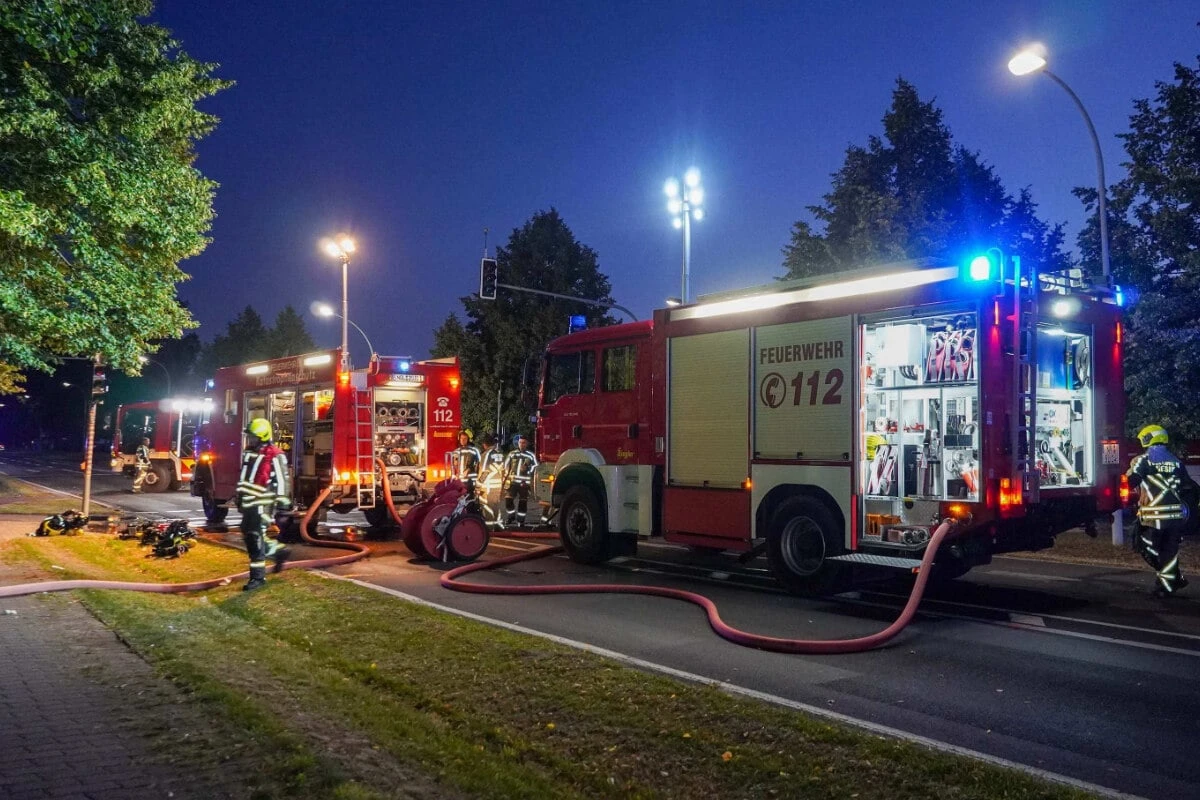 Explosion in Gartenlaube: Hubschrauber bringt schwerverletzte Frau ins Krankenhaus