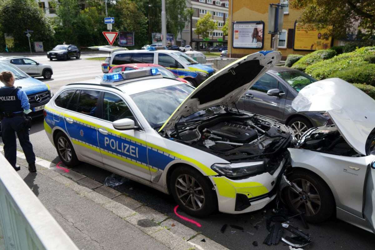 Bei Flucht vor Kontrolle: BMW kollidiert frontal mit Polizeistreife!