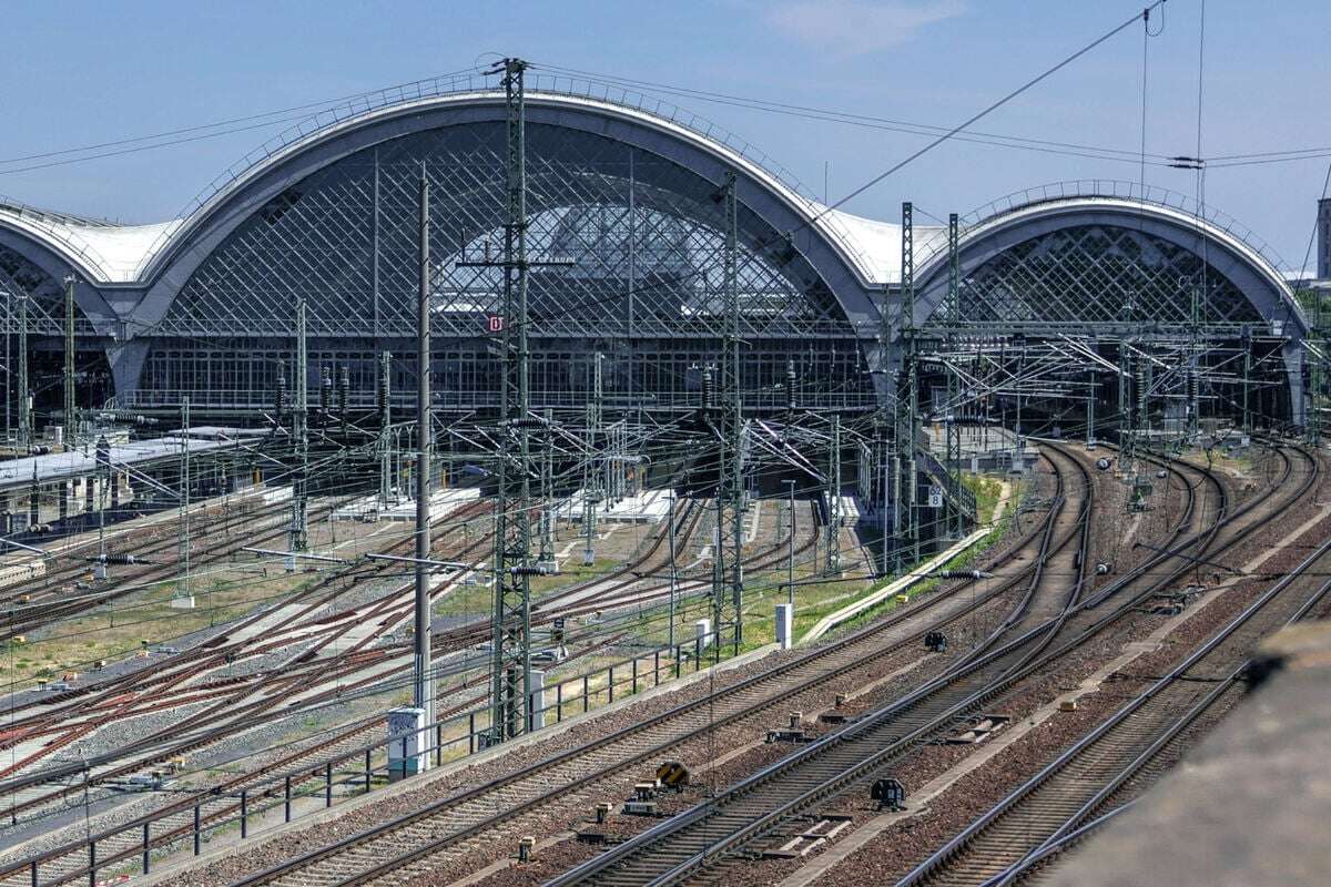 Peinlich-Panne in Dresden: Fahrgäste wollen nach Tschechien, doch Zug fährt ohne sie ab!