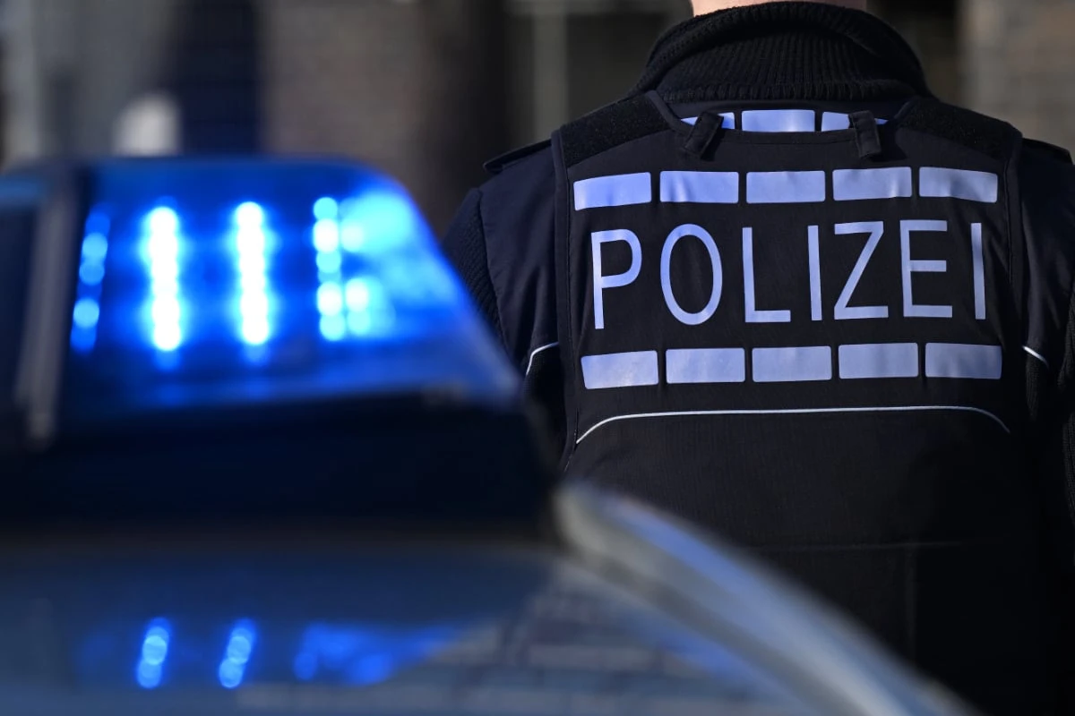 Unfall gebaut und dann auch noch Polizist verletzt: Mann rastet völlig aus