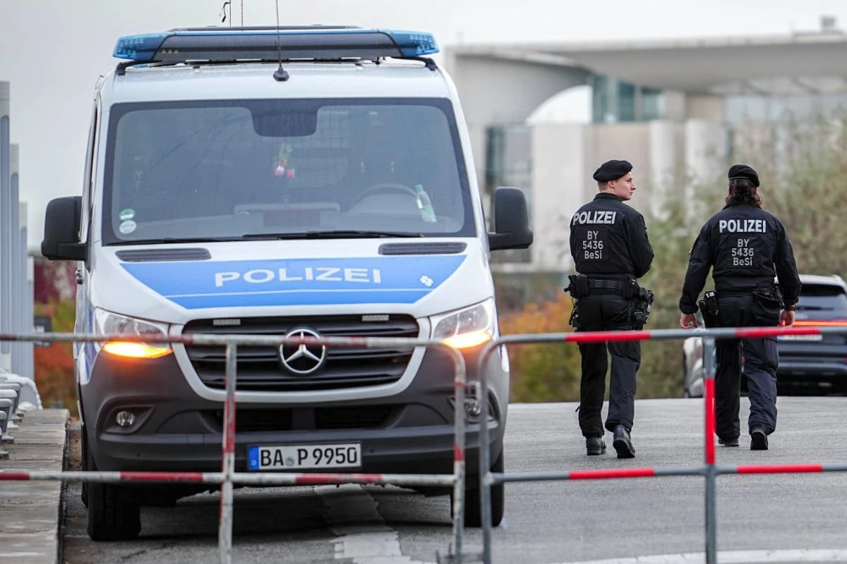 Fauler Apfel bei Selenskyj-Besuch: Wieder Ekel-Essen für Berliner Polizei