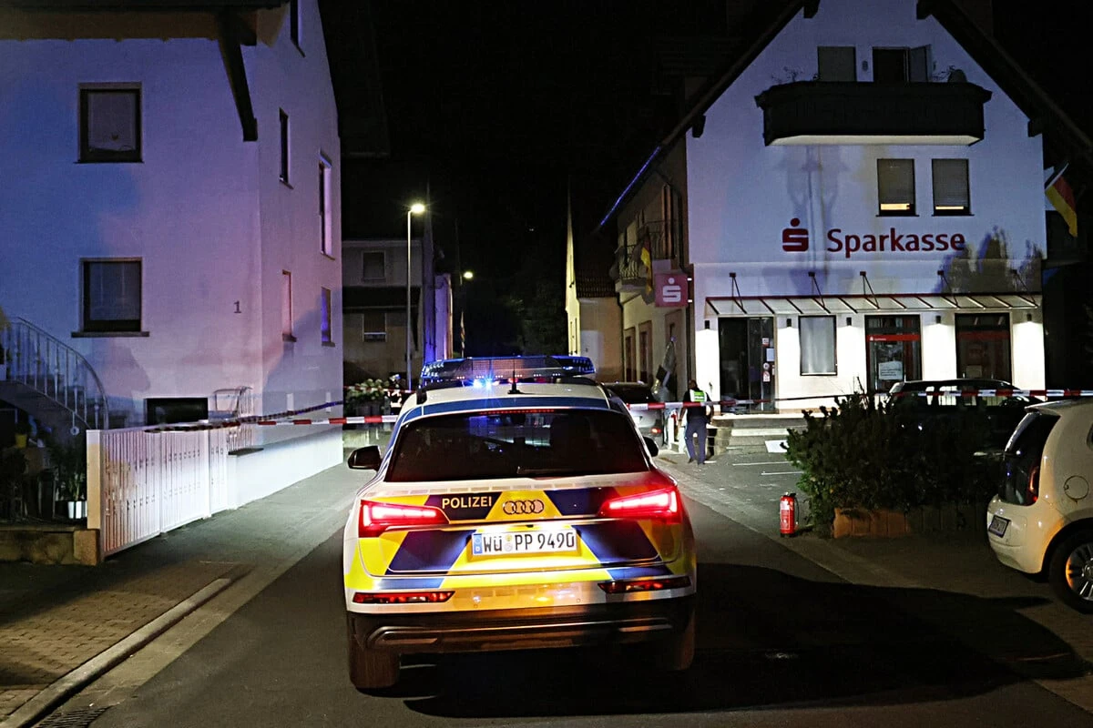Geldautomat in Wohnhaus gesprengt: Großfahndung in Unterfranken