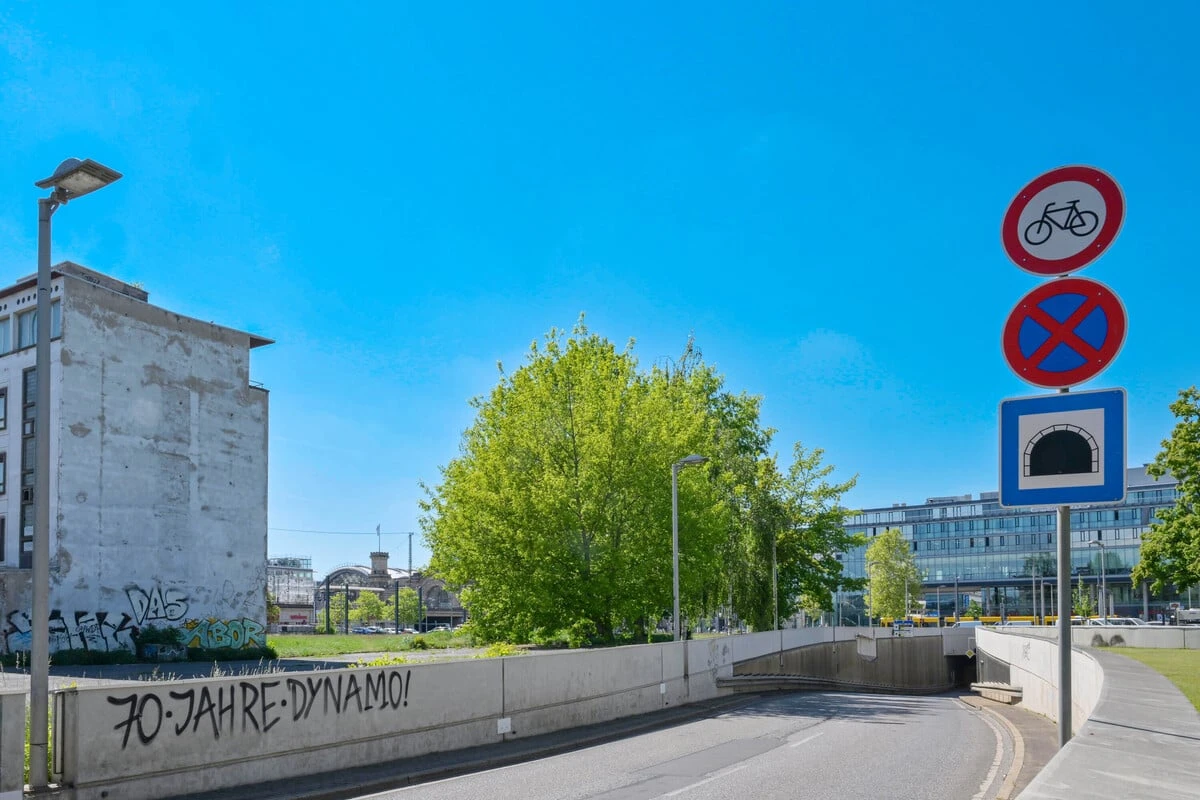 Tunnelröhre am Wiener Platz dicht, Polizei und Feuerwehr im Einsatz