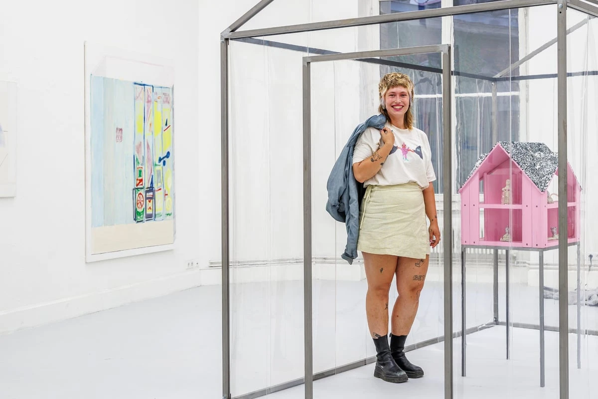 Krabbel-Tische und Selbstmal-Emojis: Diplomausstellung an Dresdner Kunsthochschule