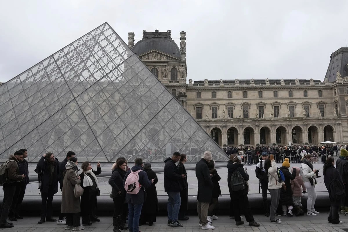 Louvre dicht: Raubüberfall auf weltberühmtes Kunstmuseum!