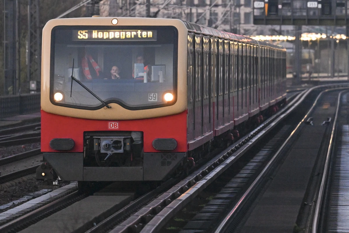Tödliches Unglück: Flaschensammler von S-Bahn eingeklemmt