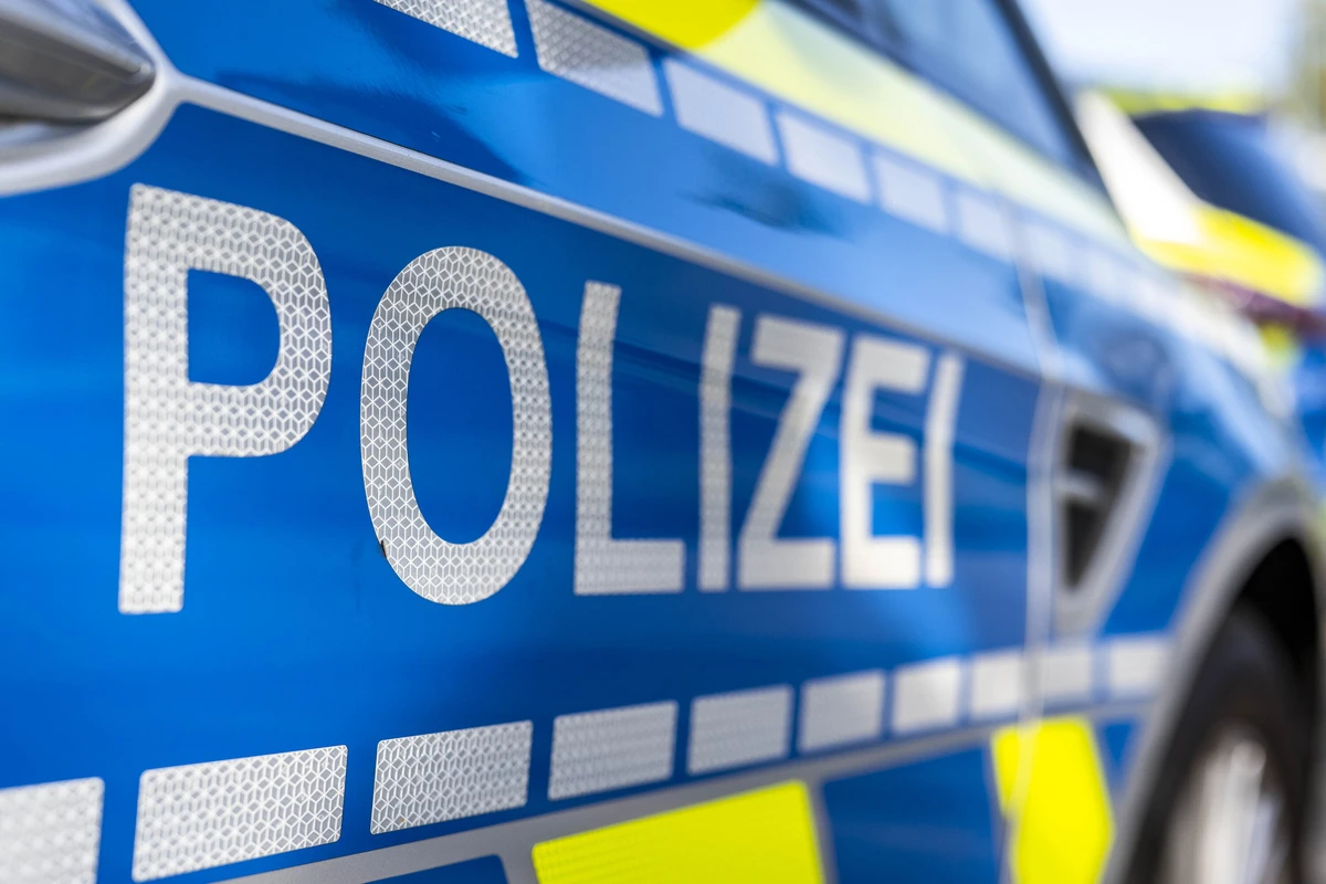 Pöbelei auf Einkaufsmeile: Polizei nimmt widerspenstigen Täter fest