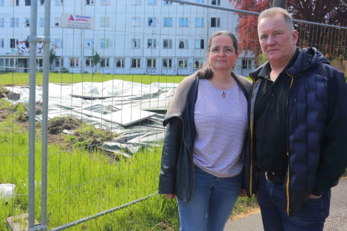 Asbest-Reste vorerst unter einer Plane verschwunden