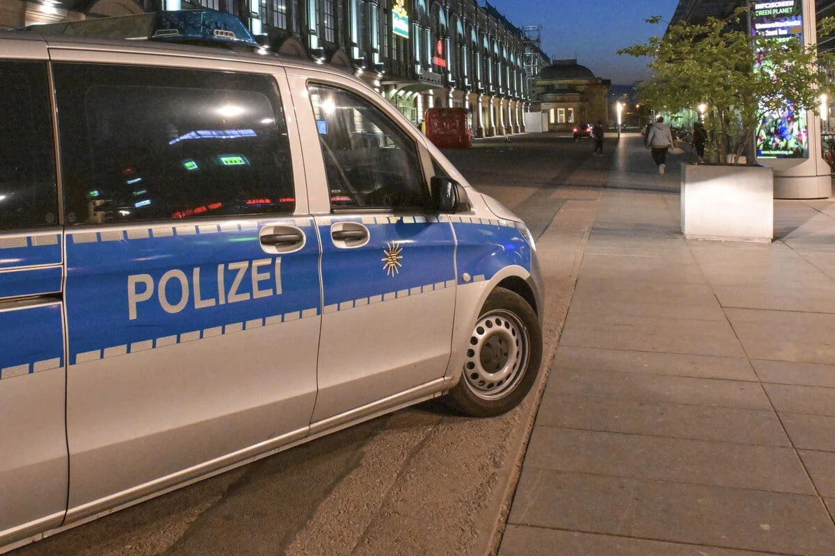 Brutale Attacke am Wiener Platz: Verletztes Opfer hält selbst die Polizei an
