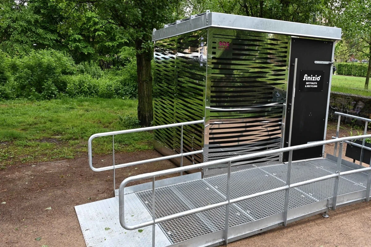 Plötzlich wieder da: Luxus-Klo im Lene-Voigt-Park sorgt für Aufsehen