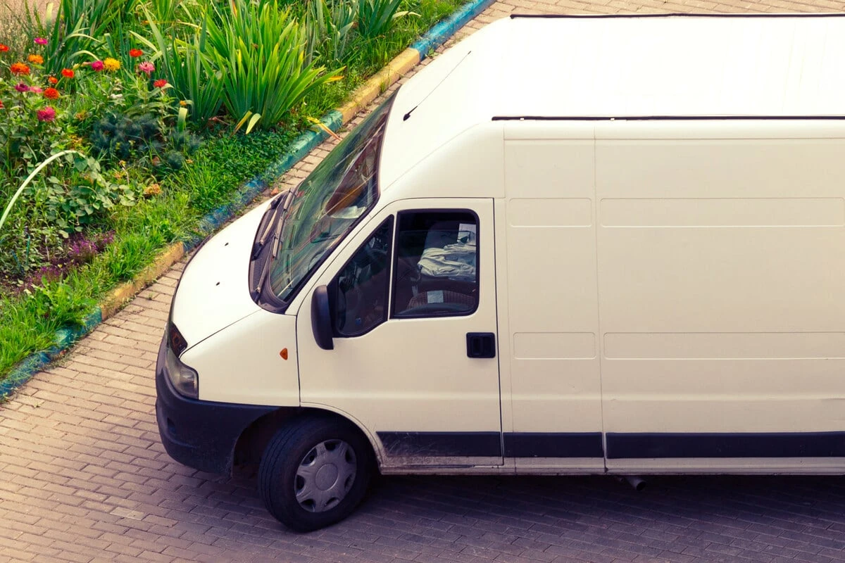 Plötzlicher Diebstahl: Mitarbeitern wird Fahrzeug während der Arbeit geklaut