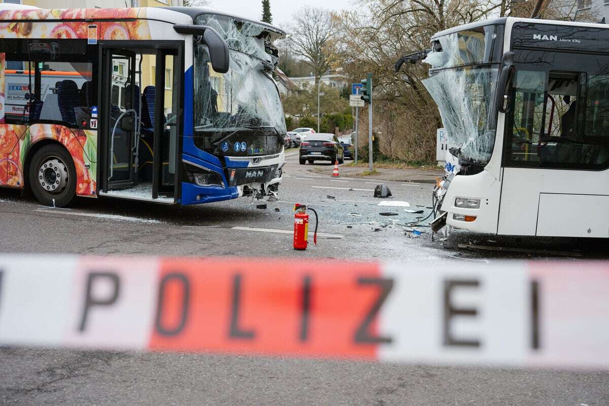 Auch Kinder unter den Opfern! 33 Verletzte bei Zusammenstoß zweier Busse