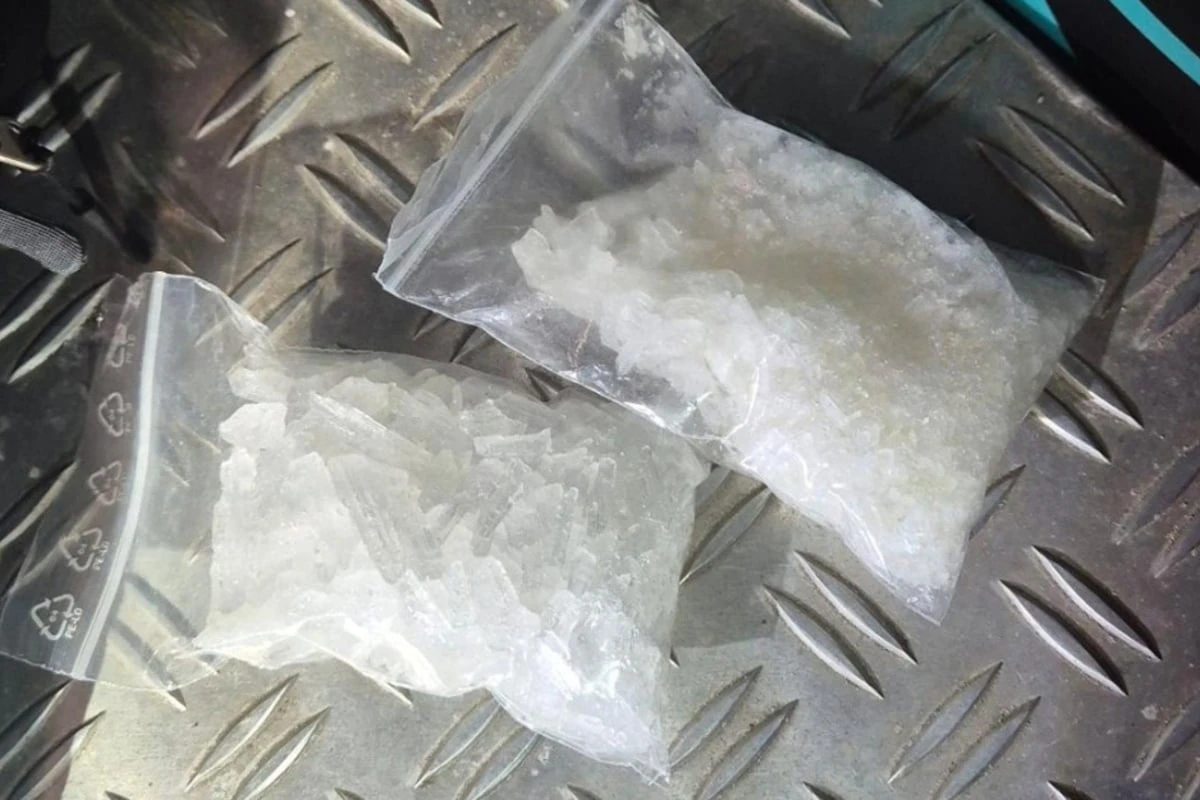 Mit Drogen, Bargeld und Einhandmesser im Gepäck: Mutmaßlicher Dealer in Chemnitz geschnappt
