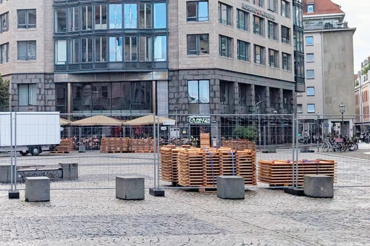 Leipziger Burgplatz eingezäunt: Was wird hier aufgebaut?