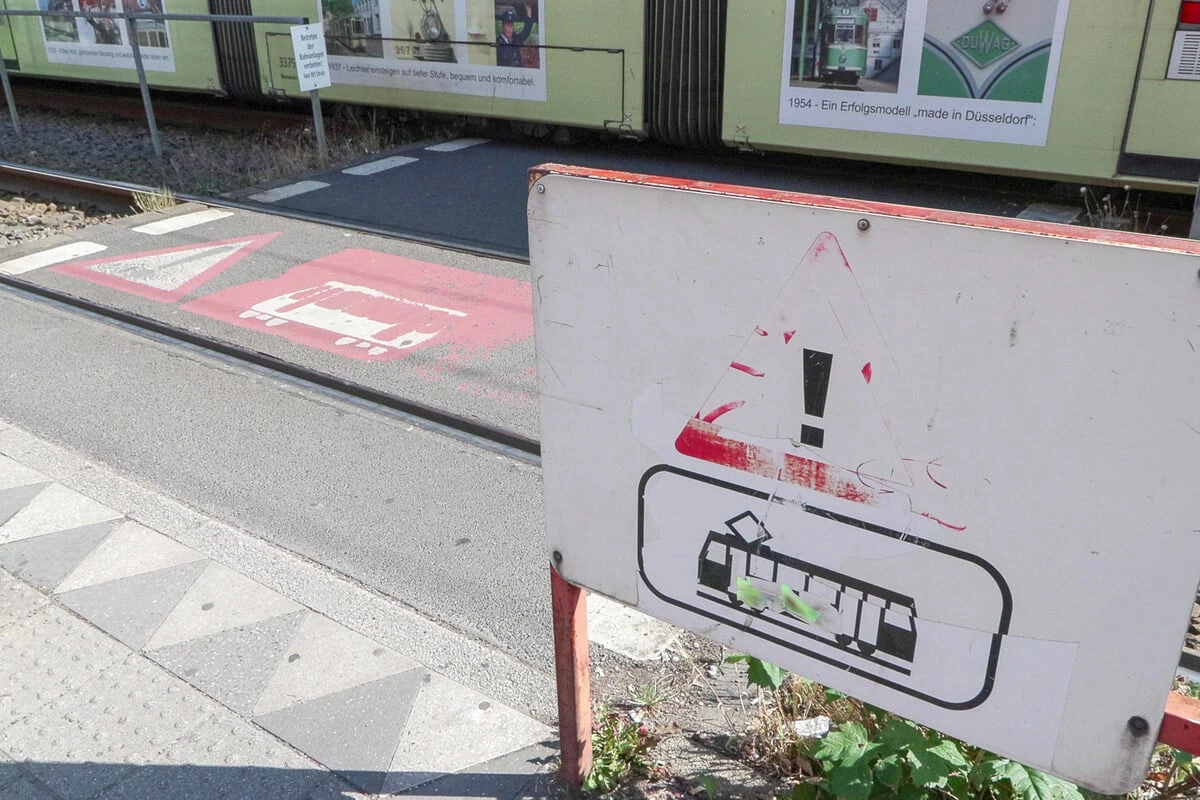 Schwere Verletzungen nach U-Bahn-Unfall: Frau kämpft ums Überleben