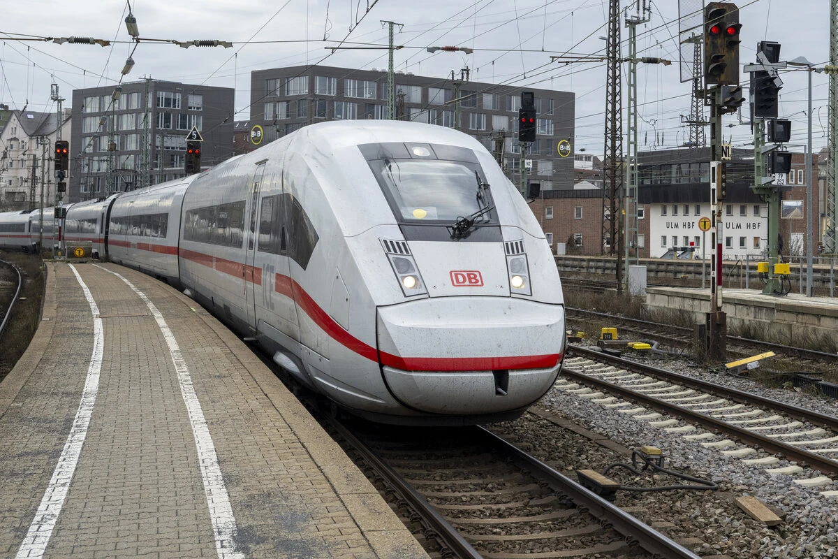 Ausnahmezustand an Bahnhof: Benzinkanister in ICE entdeckt