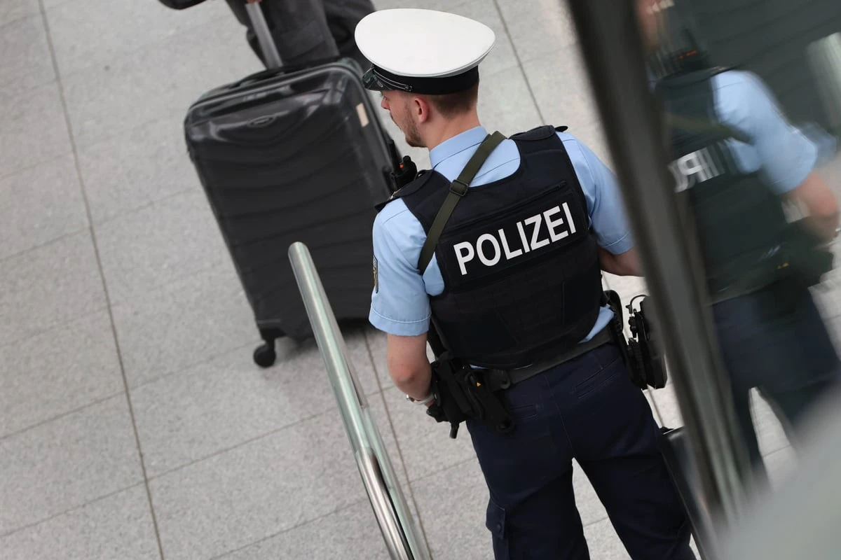 Bundespolizist füttert kriminellen Sicherheitsdienst mit Daten: Urteil gefallen