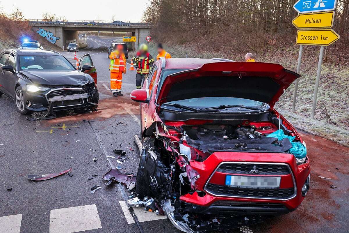 Vollsperrung nach Unfall an Bundesstraßen-Abfahrt