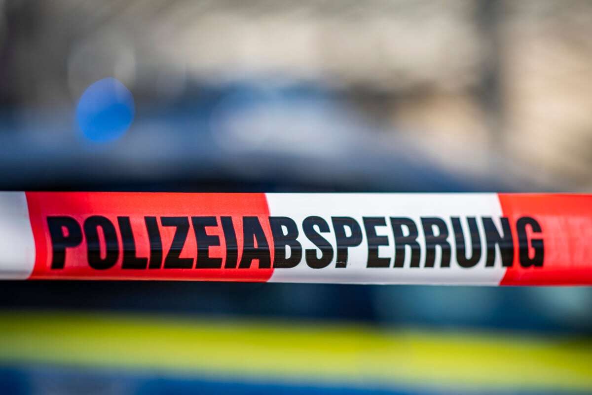 Messerangriff vor Fastfood-Filiale: Polizei im Großeinsatz, zwei Verletzte!