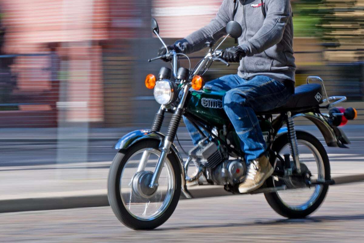 Mit Simson auf der Flucht: 19-Jähriger wird von Polizei verfolgt