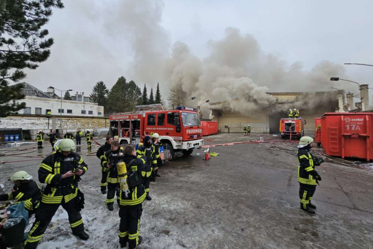 Großbrand im Erzgebirge: Rauch zieht bis nach Chemnitz