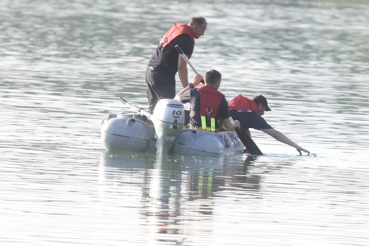 Vor den Augen der Ehefrau: Mann fällt von SUP ins Wasser und ertrinkt