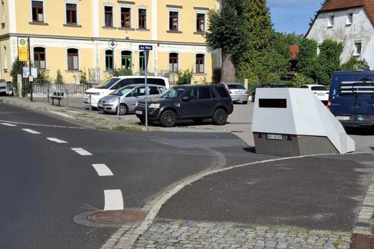 Geparkt in Nebenstraße: Hier überwacht Dresdens Superblitzer jetzt 30er-Zone