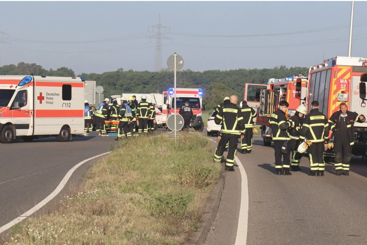 Frontalzusammenstoß mit Verletzten: Landstraße voll gesperrt