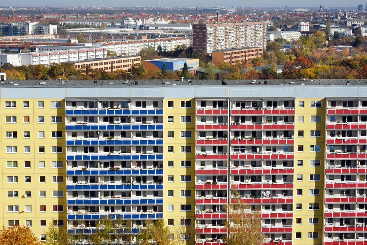 Teenager-Gruppe raubt Mann in Leipzig-Grünau aus: Opfer mit Schlägen und Tritten verletzt