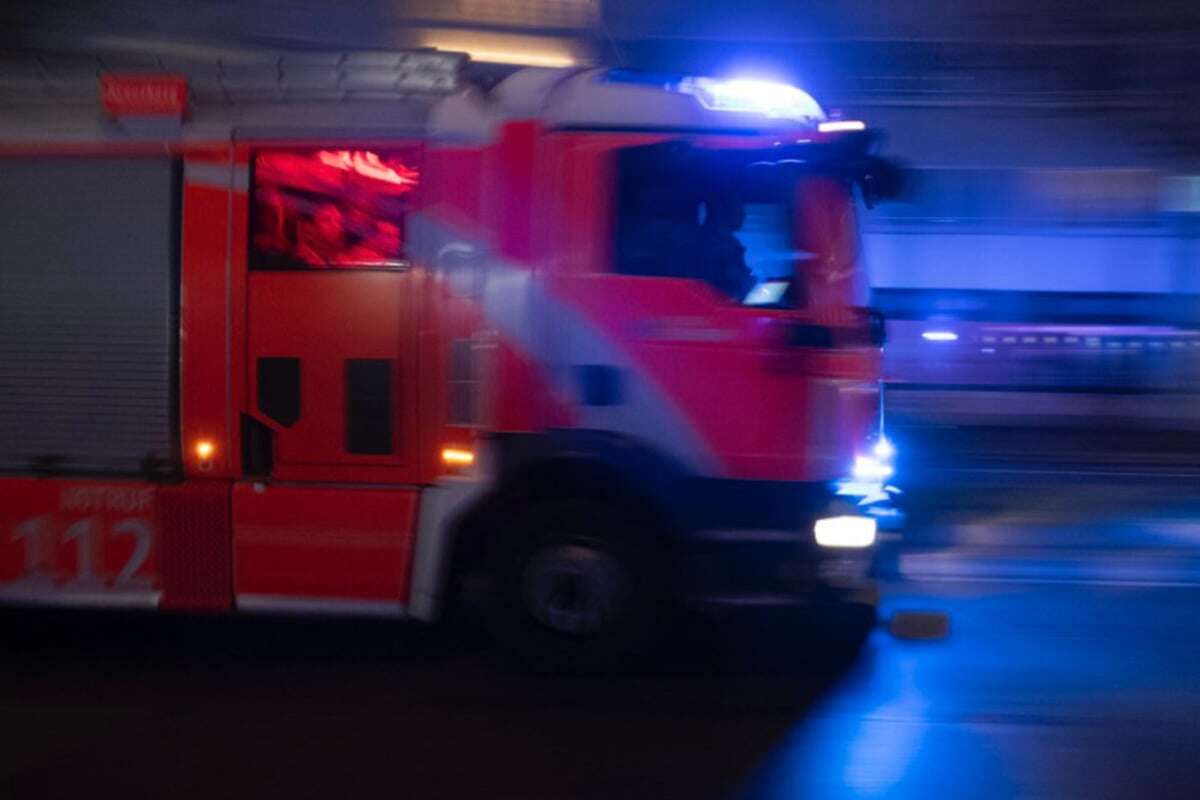 Lange Silvesternacht für die Feuerwehr: 28 Müllcontainer in Flammen