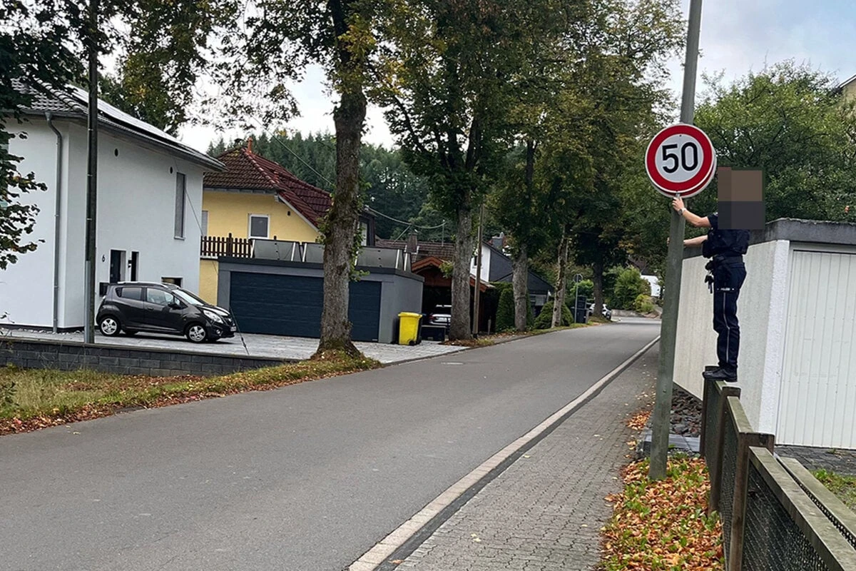 Manipuliertes Schild lässt Autofahrer in Blitzer-Falle tappen