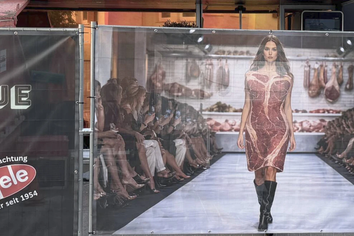 Geschmacklos oder voll ins Schwarze getroffen? Stuttgarter Metzger wirbt mit Fleischkleid