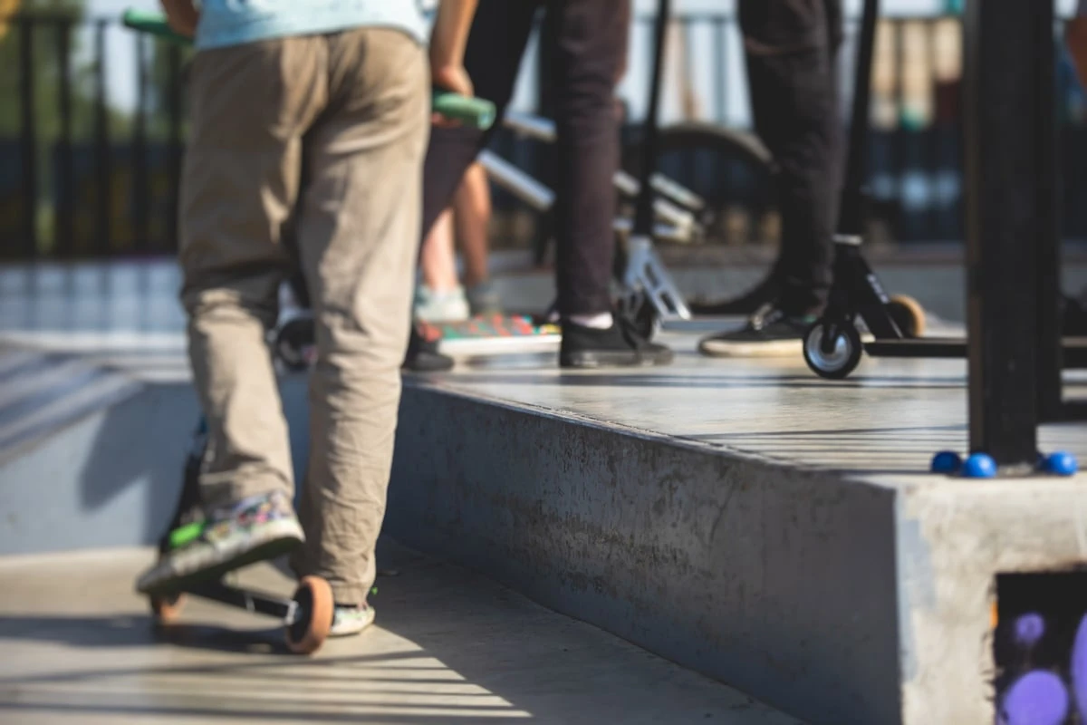Streit auf Skate-Anlage: Mann bewirft Kinder mit Steinen