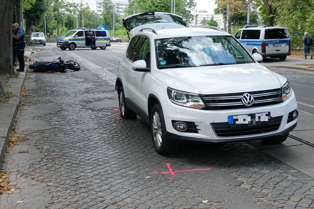 Heftiger Crash in der Johannstadt: Harley-Fahrer schwer verletzt